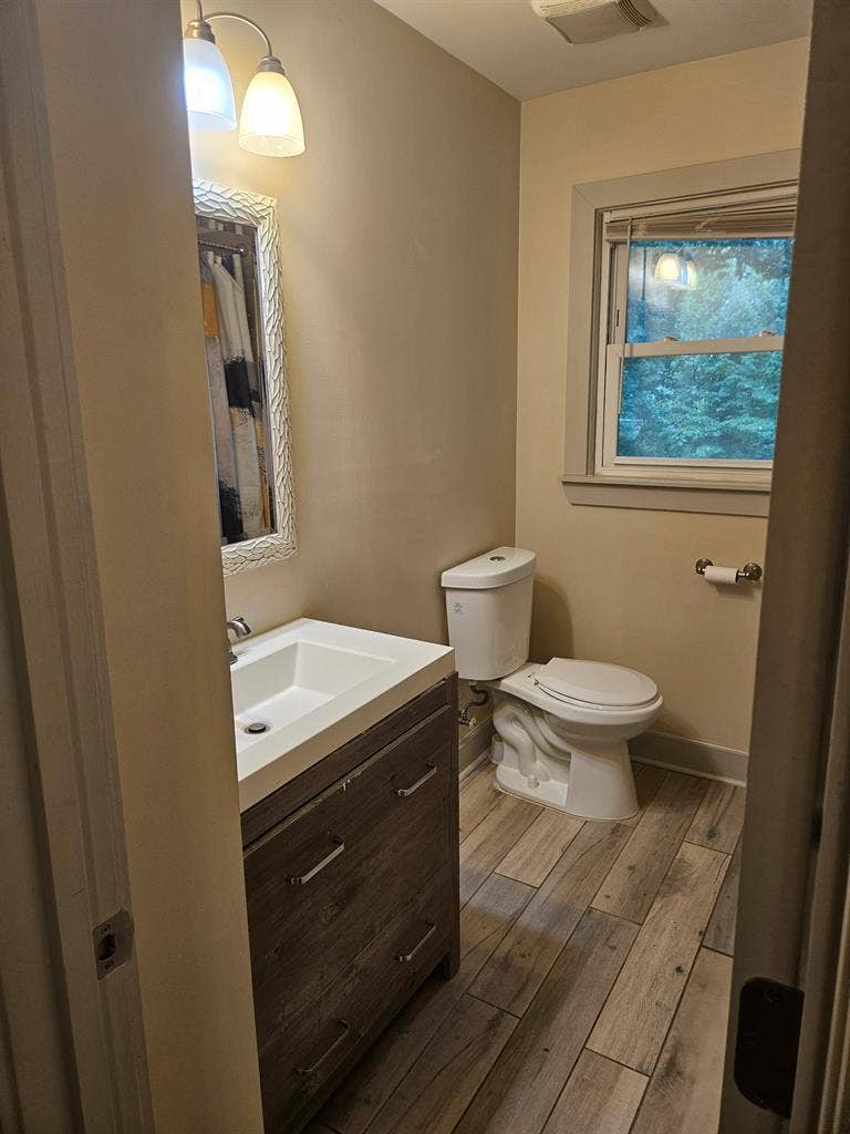 UNFURNISHED PRIVATE ROOMS FOR RENT!