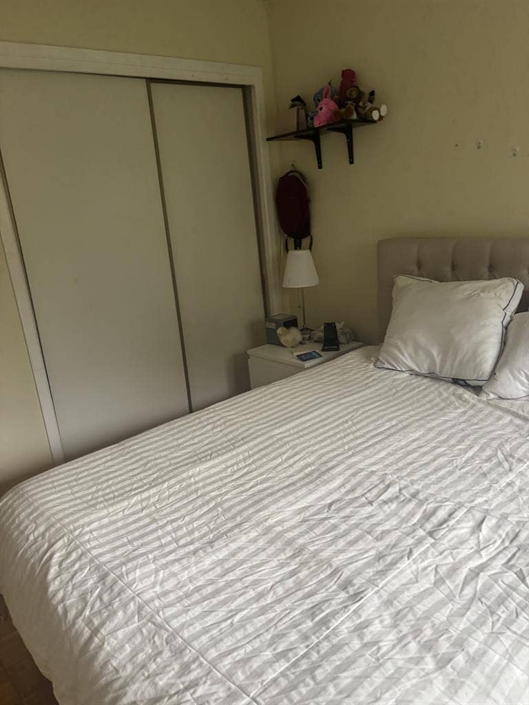 ROOM NEAR SQUARE ONE