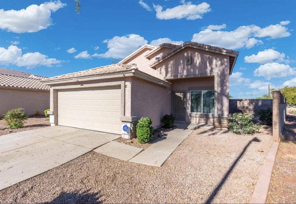 3 bed house with pool