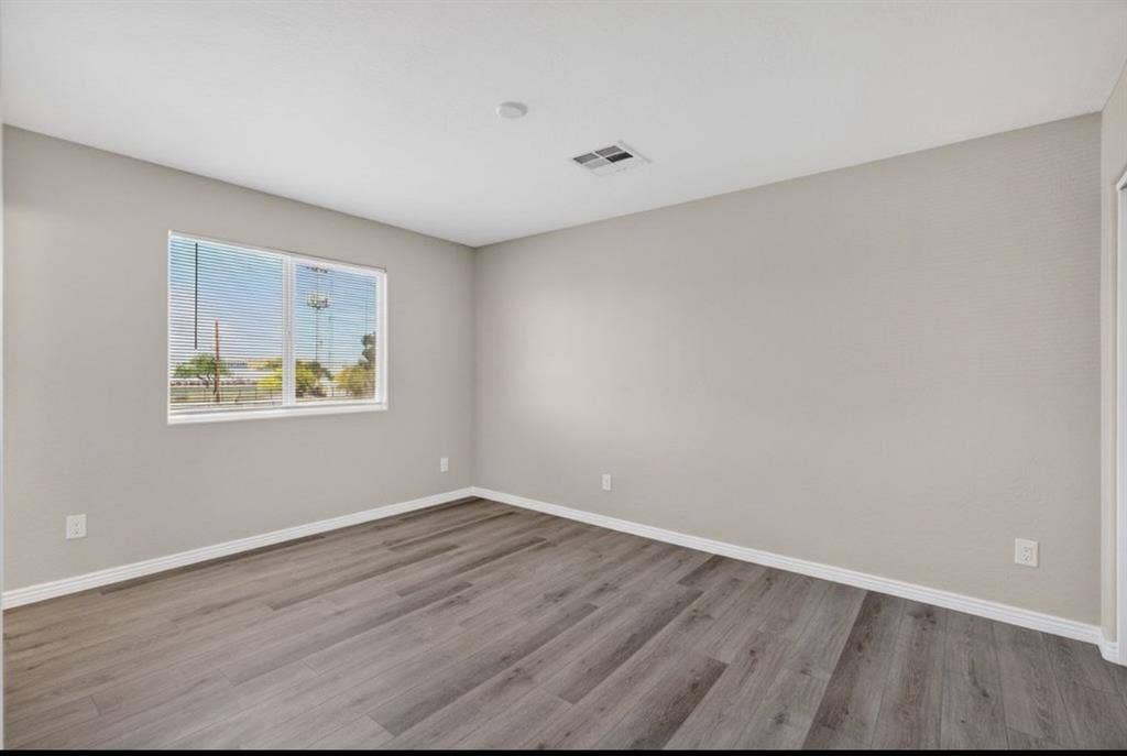 3 bed house with pool