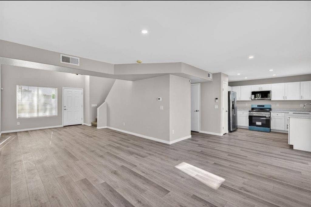 3 bed house with pool