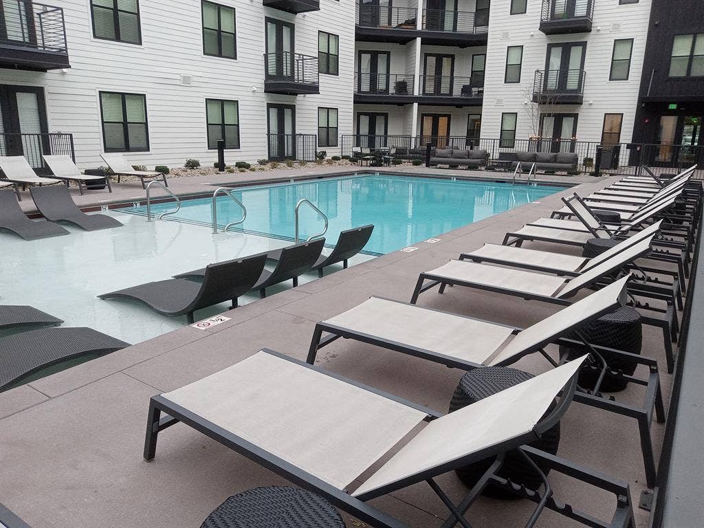 So.Nash, Luxury 2Bed/2Ba, Pool, Gym