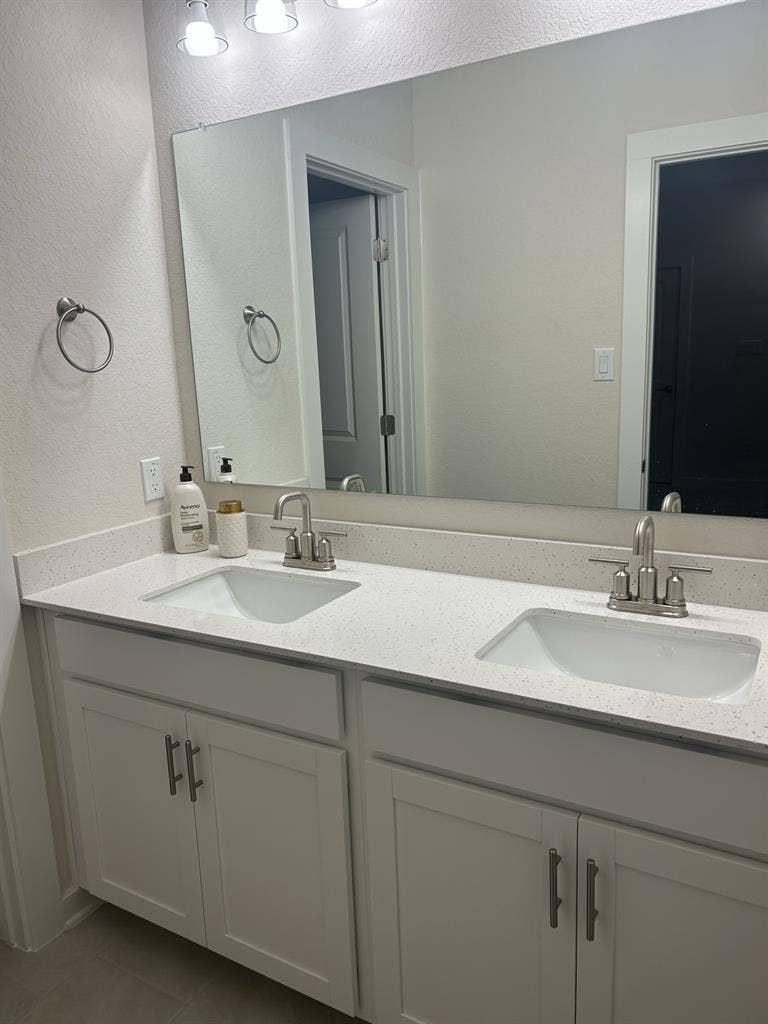 Private room for rent 78233 SA TX
