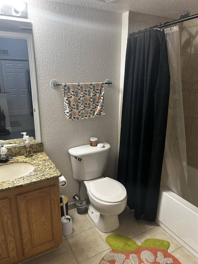 Unfurnished room for rent