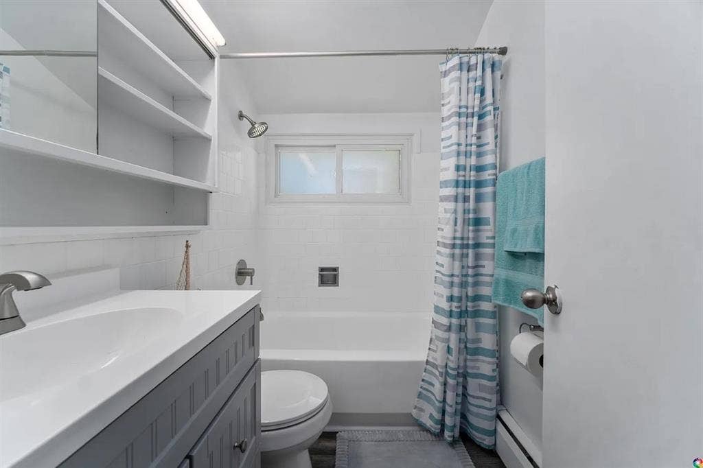 Newly Built 3bedr00m 2bathr00m