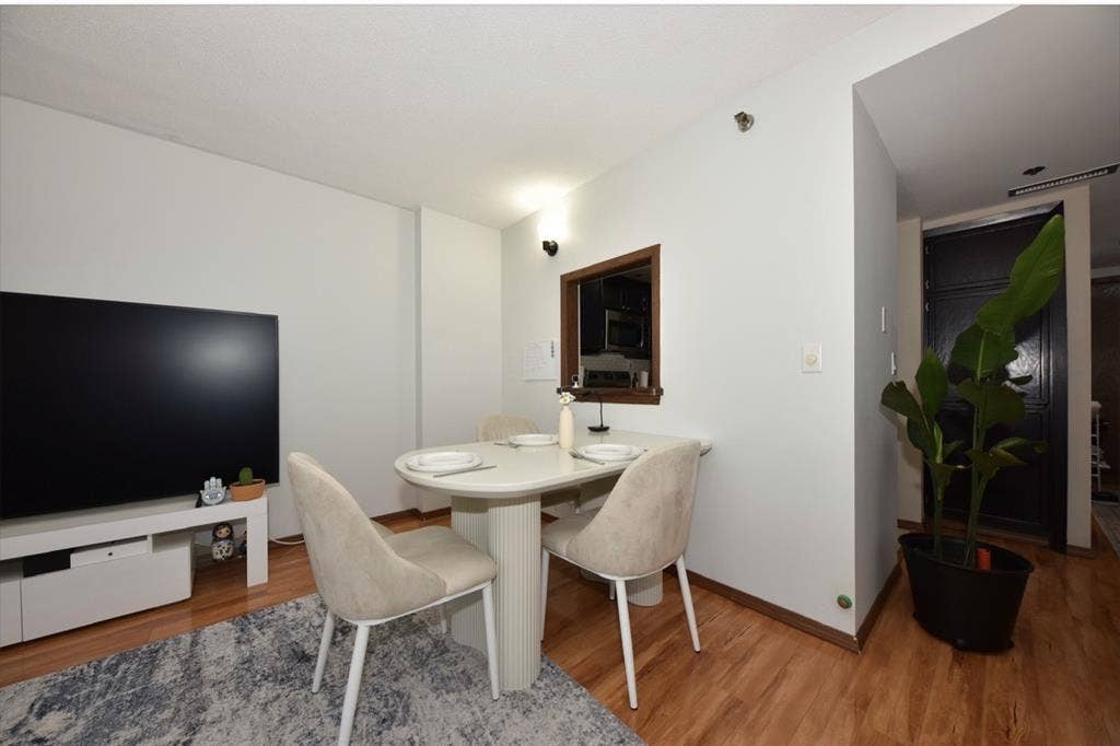 Beautiful lake view condo 💎