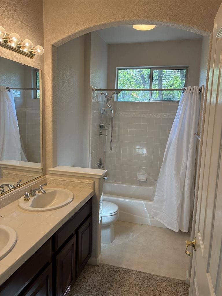 Large Room, Lake View, Pool, EG
