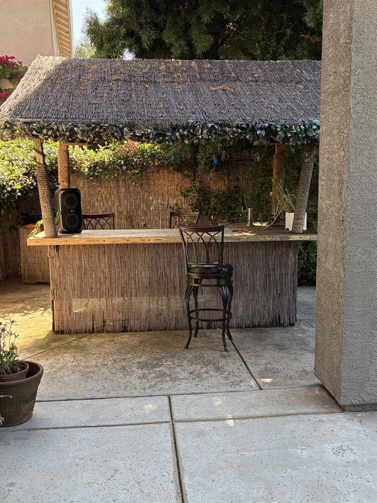 Large Room, Elk Grove, Lake View