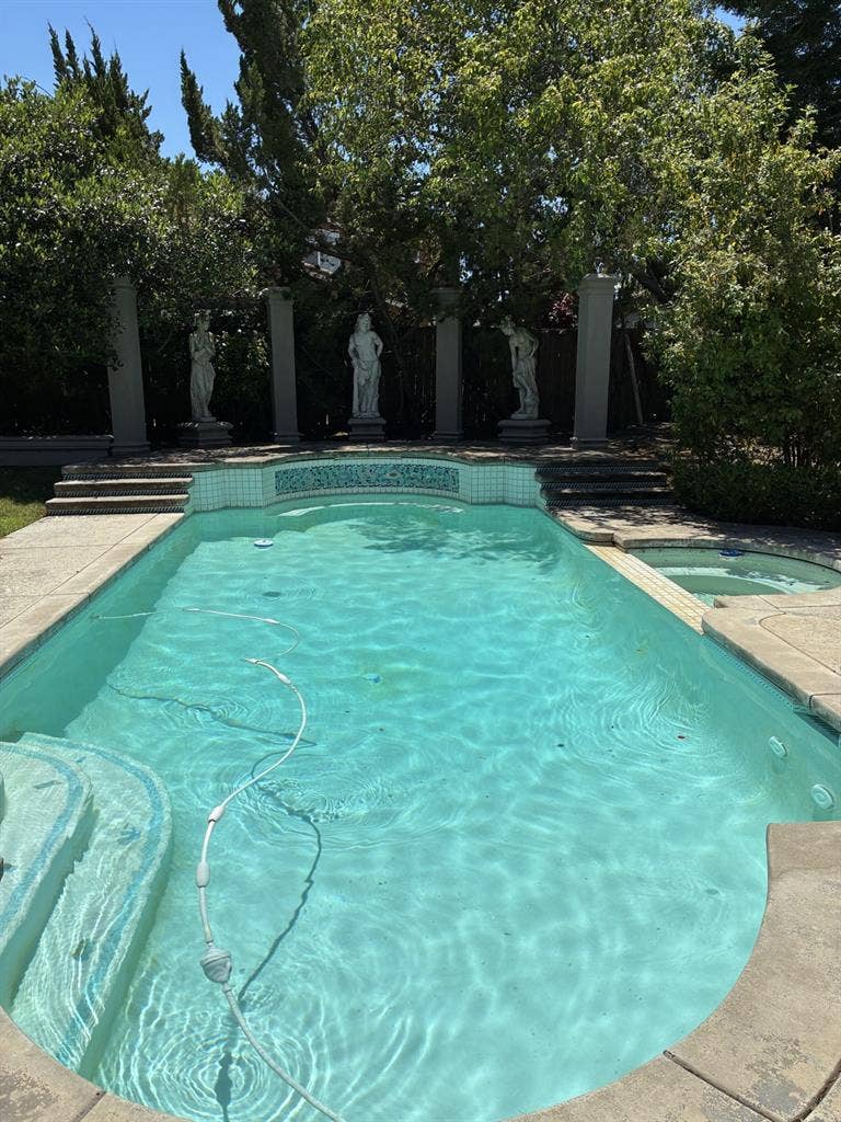 Large Room, Lake View, Pool, EG