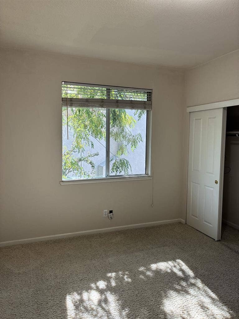 Large Room, Lake View, Pool, EG