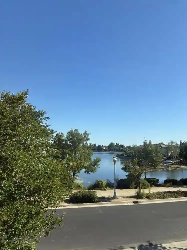 Large Room, Lake View, Pool, EG