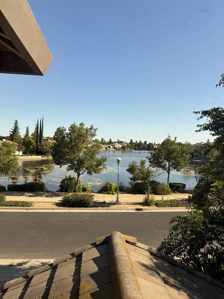 Lakeside Room Available, Elk Grove
