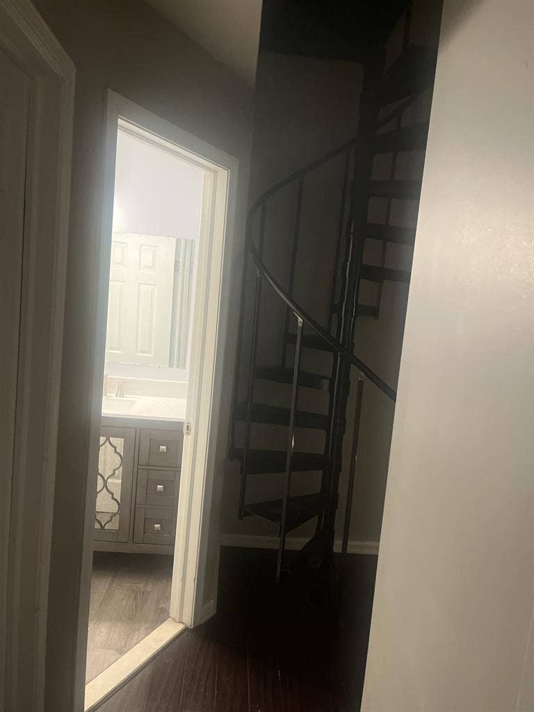 Room for rent in beautiful crestwoo