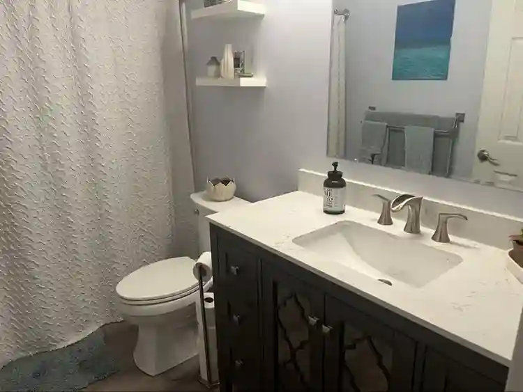 Room for rent in beautiful crestwoo