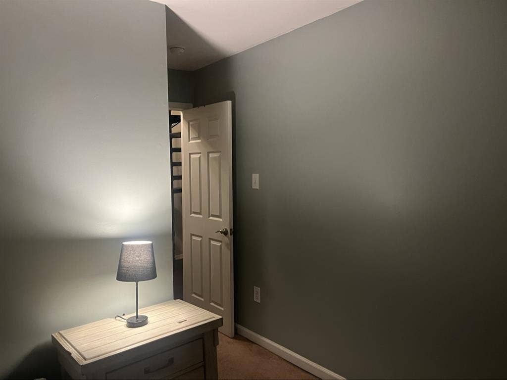 Room for rent in beautiful crestwoo