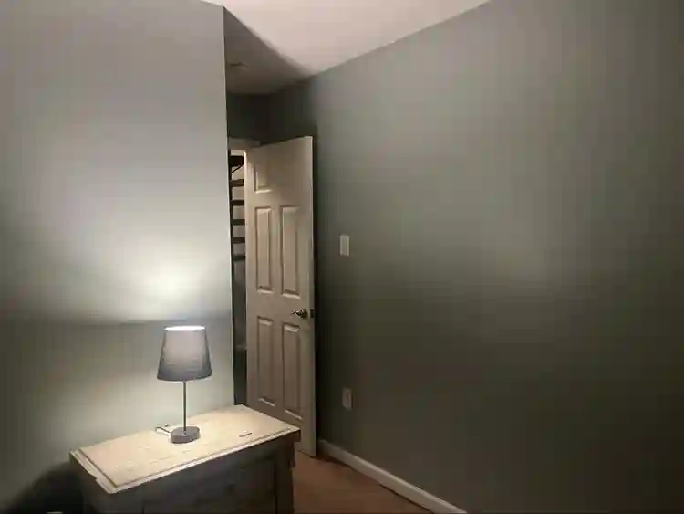 Room for rent in beautiful crestwoo