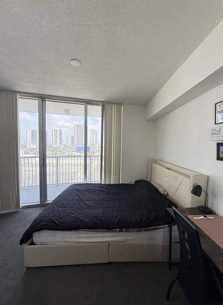 Looking for a roommate 2b/2b Miami