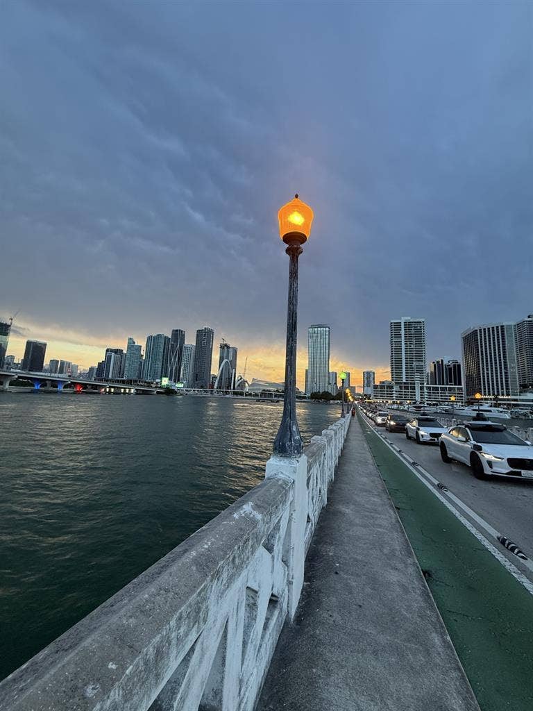 Looking for a roommate 2b/2b Miami