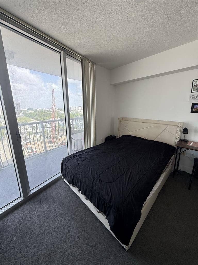Looking for a roommate 2b/2b Miami