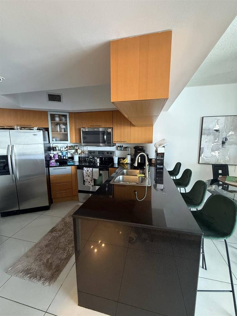 Looking for a roommate 2b/2b Miami