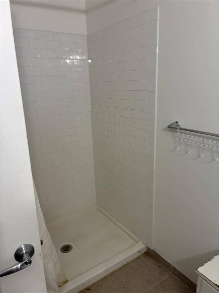 Looking For Roommate