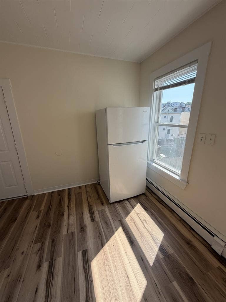 Apartment Room in Everett