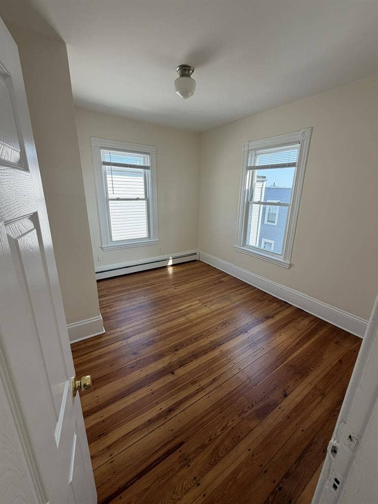 Apartment Room in Everett