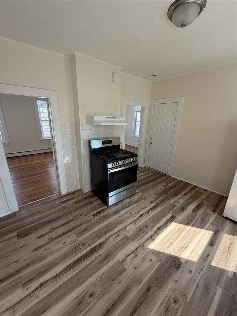 Apartment Room in Everett