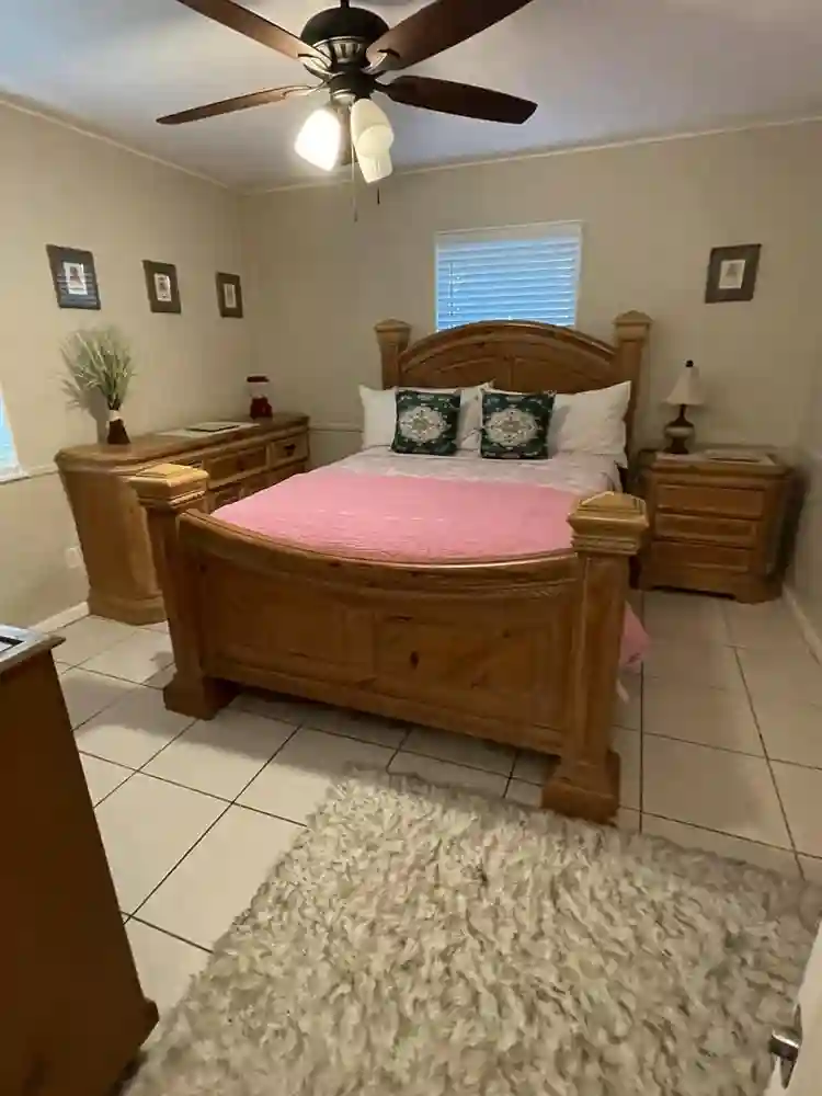 Large room for rent/house to share