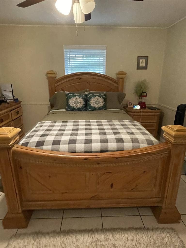 Large room for rent/house to share