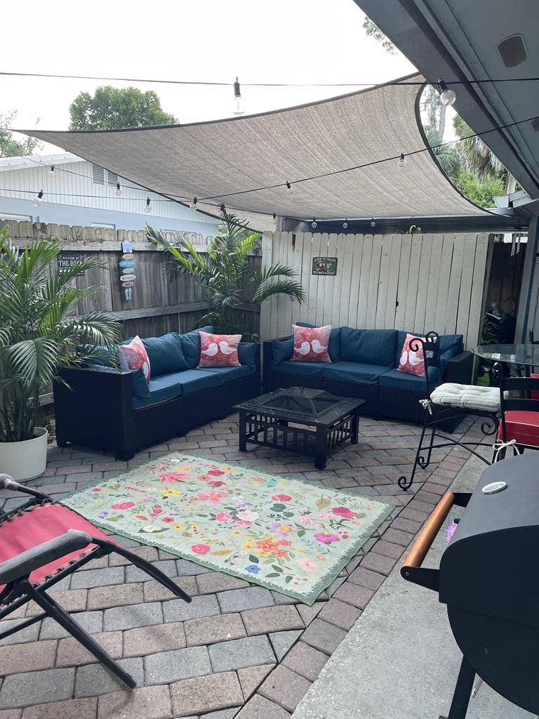 Large room for rent/house to share