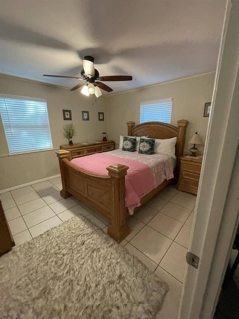 Large room for rent/house to share