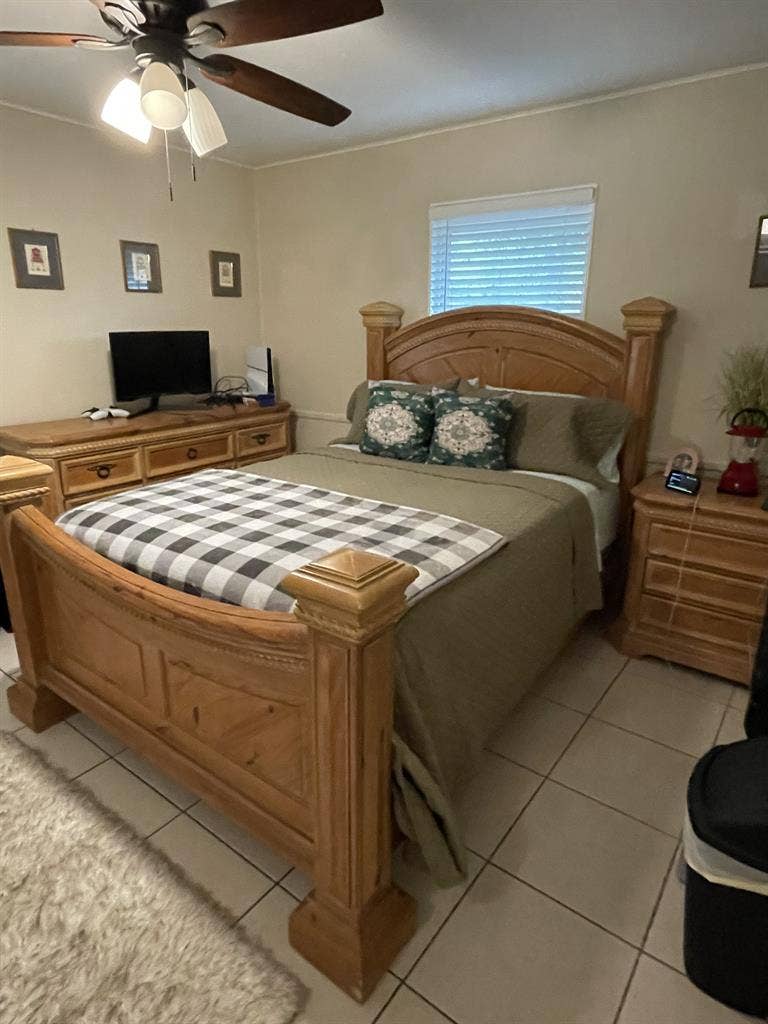 Large room for rent/house to share