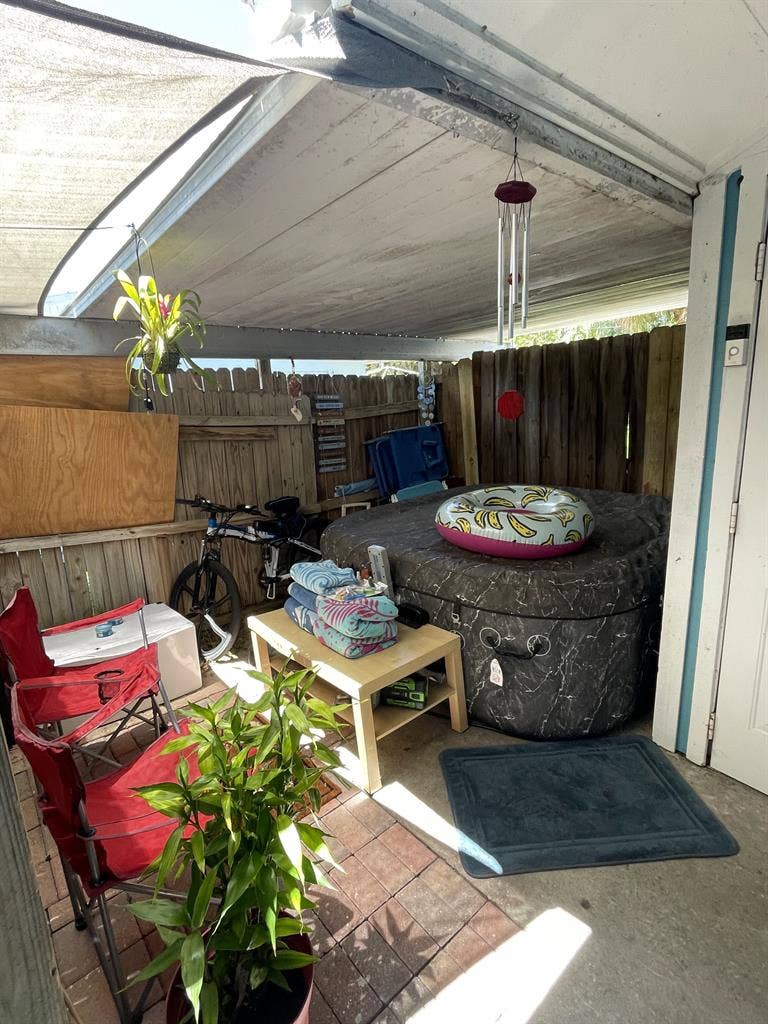 Large room for rent/house to share