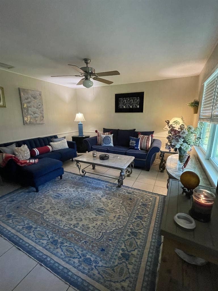 Large room for rent/house to share