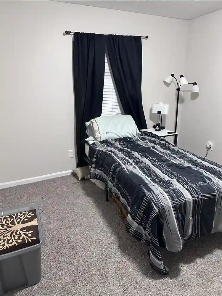Quite room in a nice area