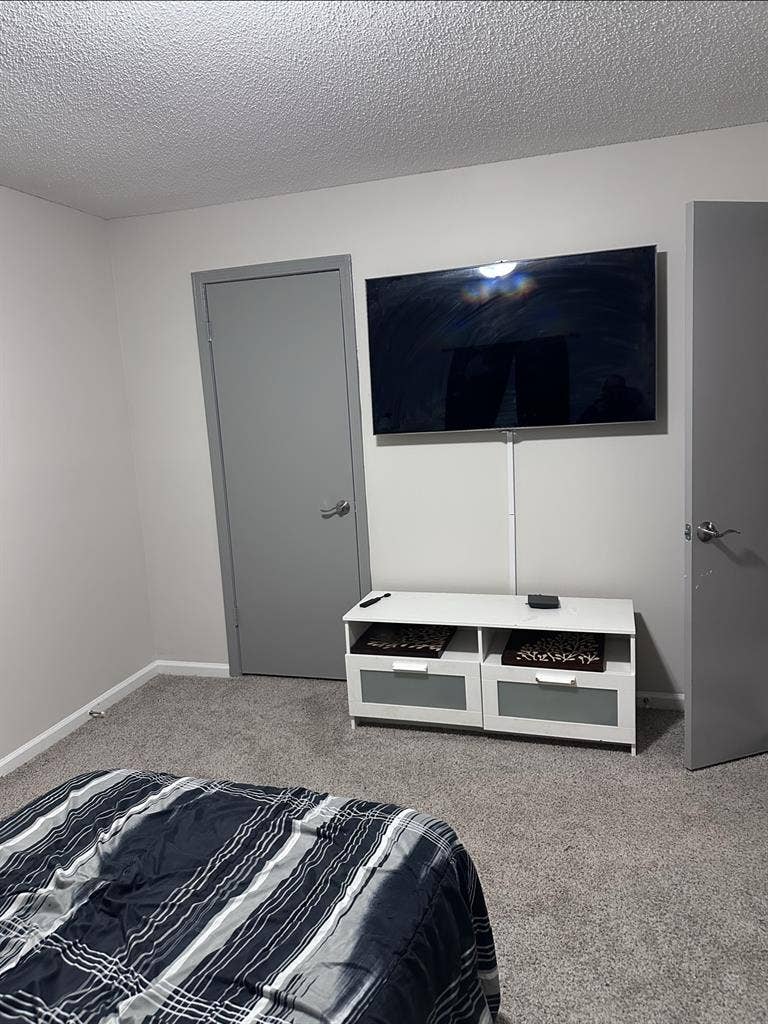Quite room in a nice area