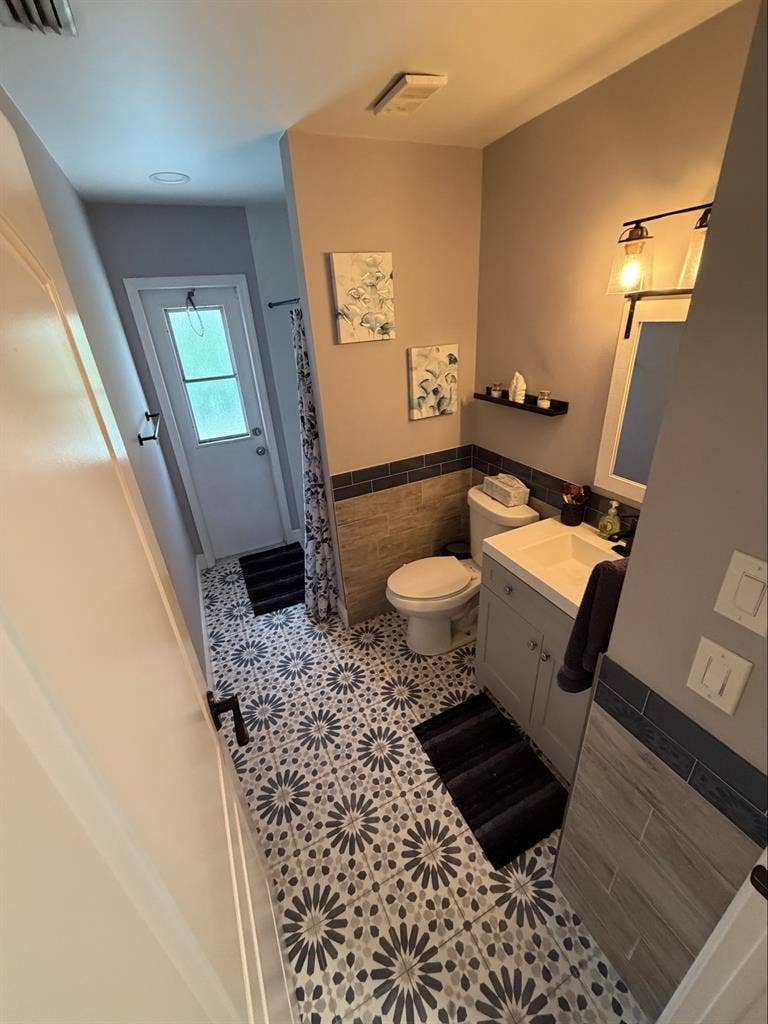 Looking for a roommate