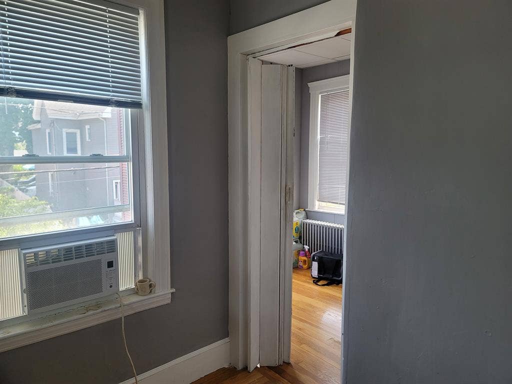 Looking for a roommate in Malden!