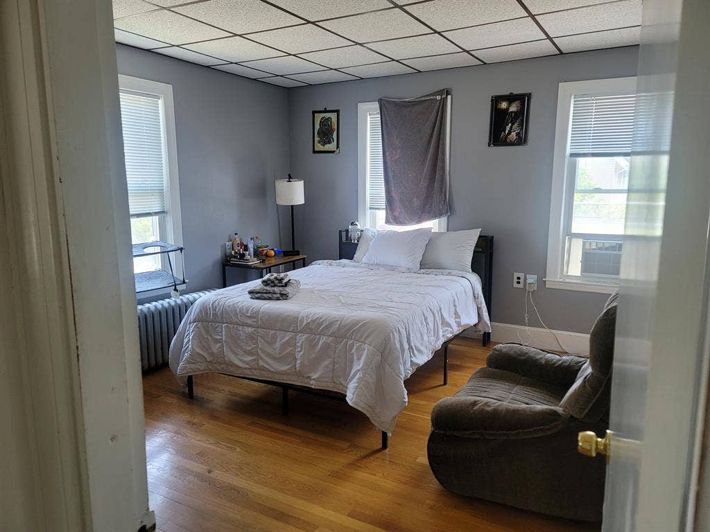 Looking for a roommate in Malden!