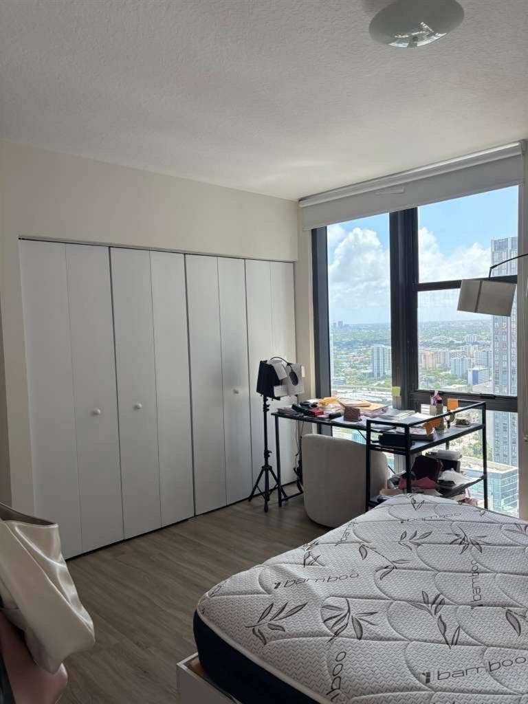 Fully furnished private room Downtw