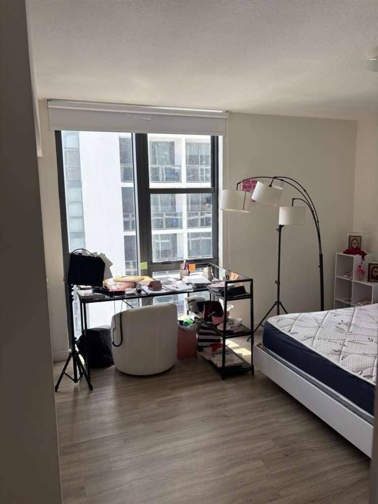 Fully furnished private room Downtw