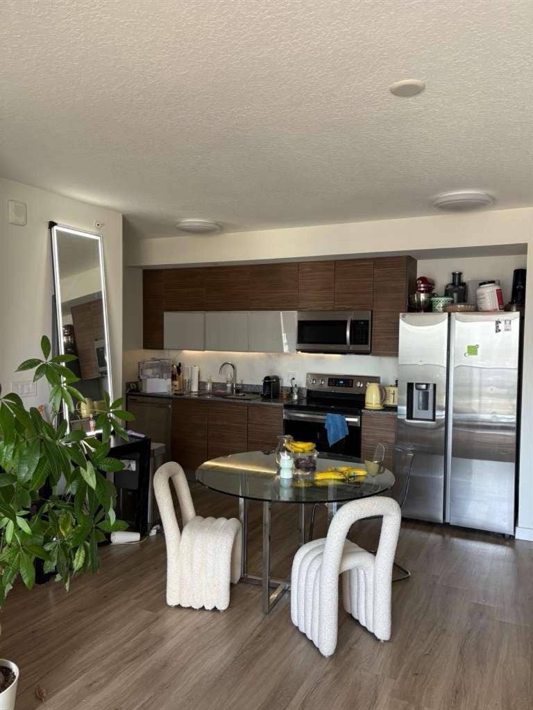Fully furnished private room Downtw