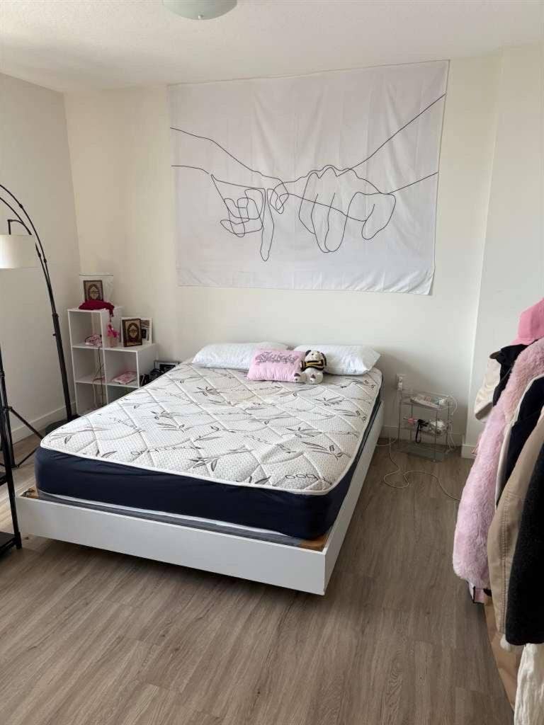 Fully furnished private room Downtw