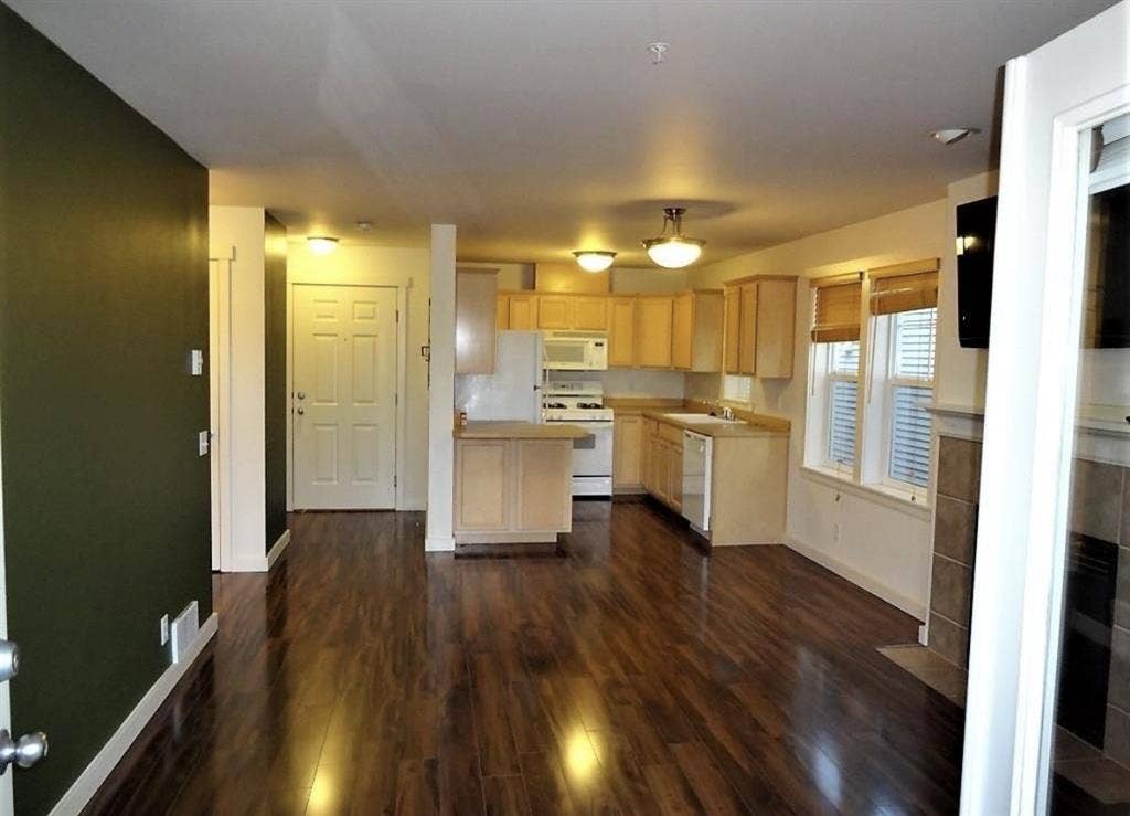 Room Available Green Lake