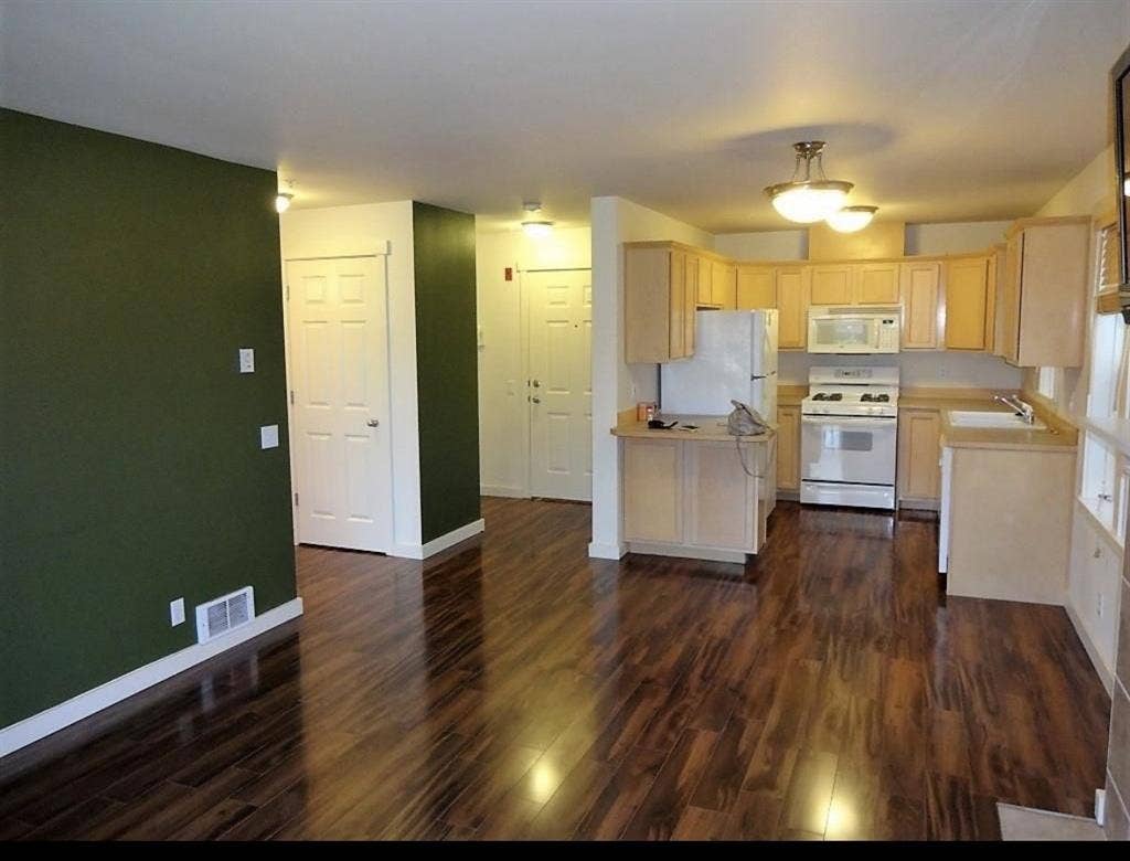 Room Available Green Lake