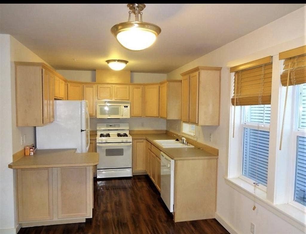 Room Available Green Lake