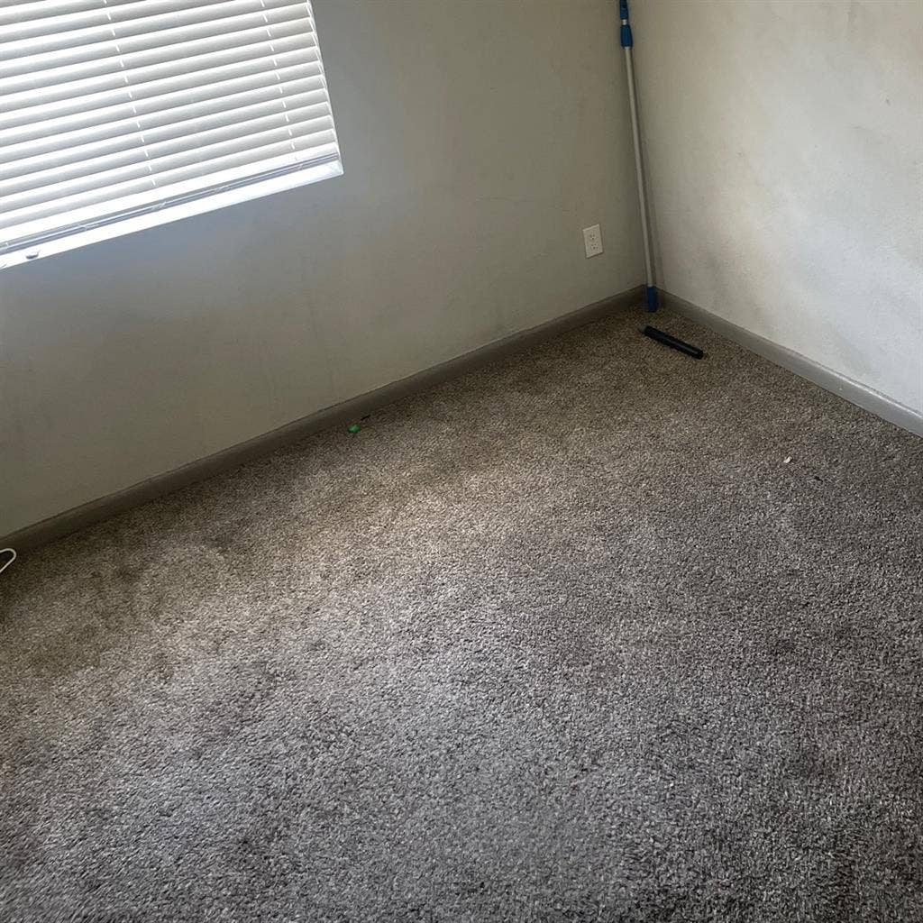 Room available (600 sqft)