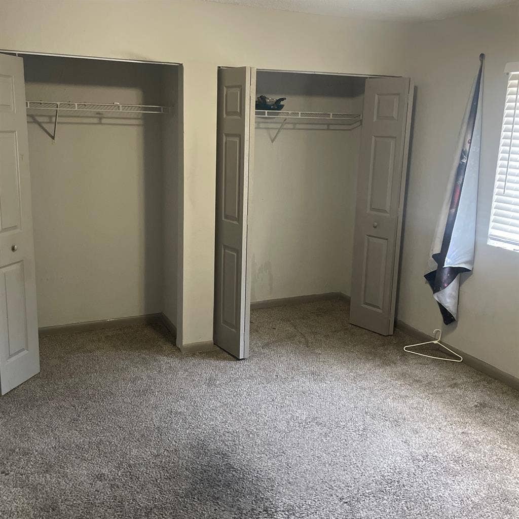 Room available (600 sqft)
