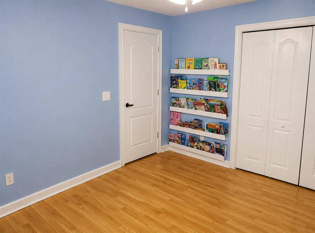 Looking for Female Roommate